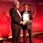 mr-paolo-panerai-presenting-the-award-to-mr-tse-premio-comitato-grandi-cru-ditalia-2013-05